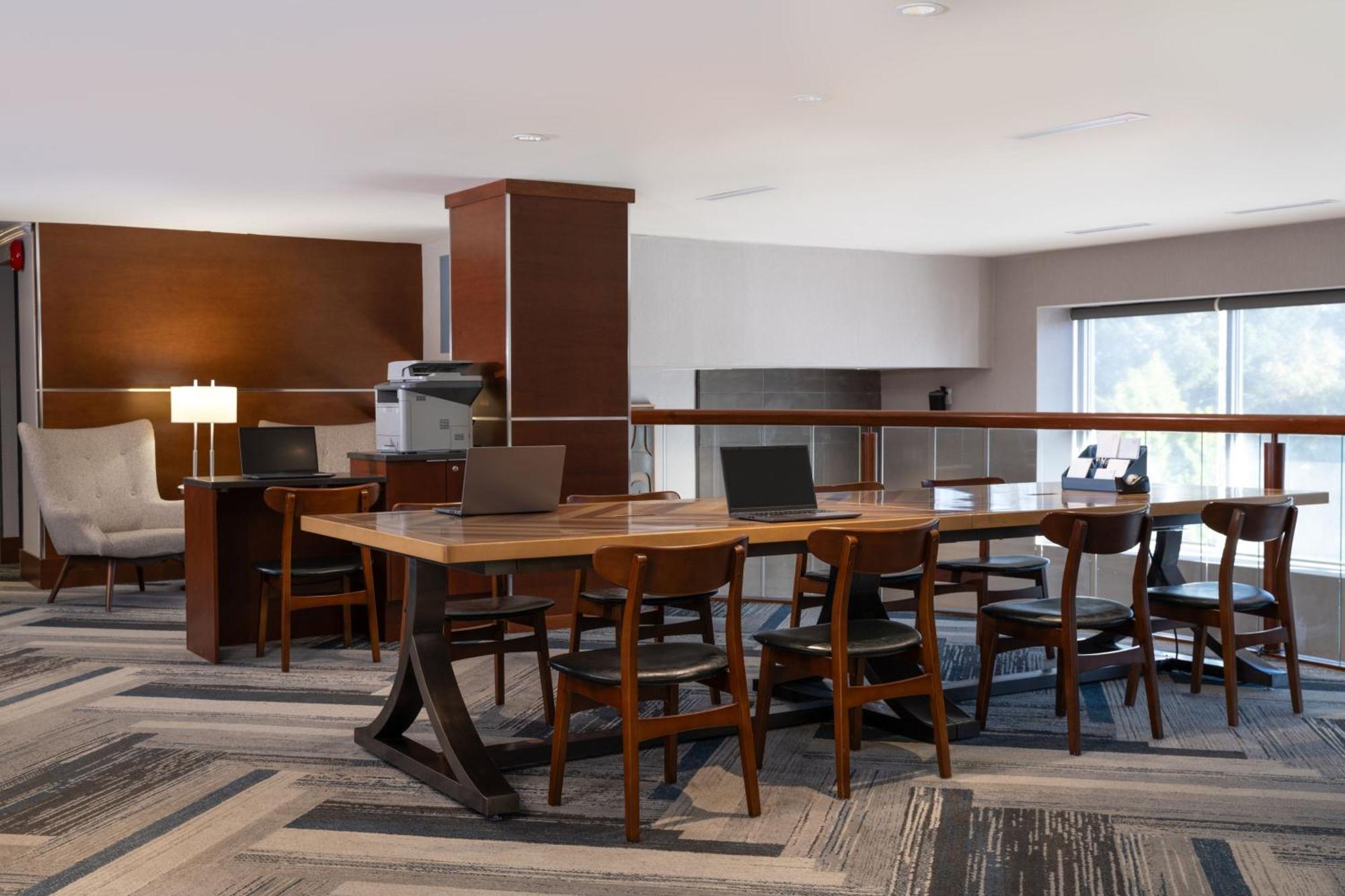 Four Points By Sheraton Victoria Gateway Langford Exteriér fotografie