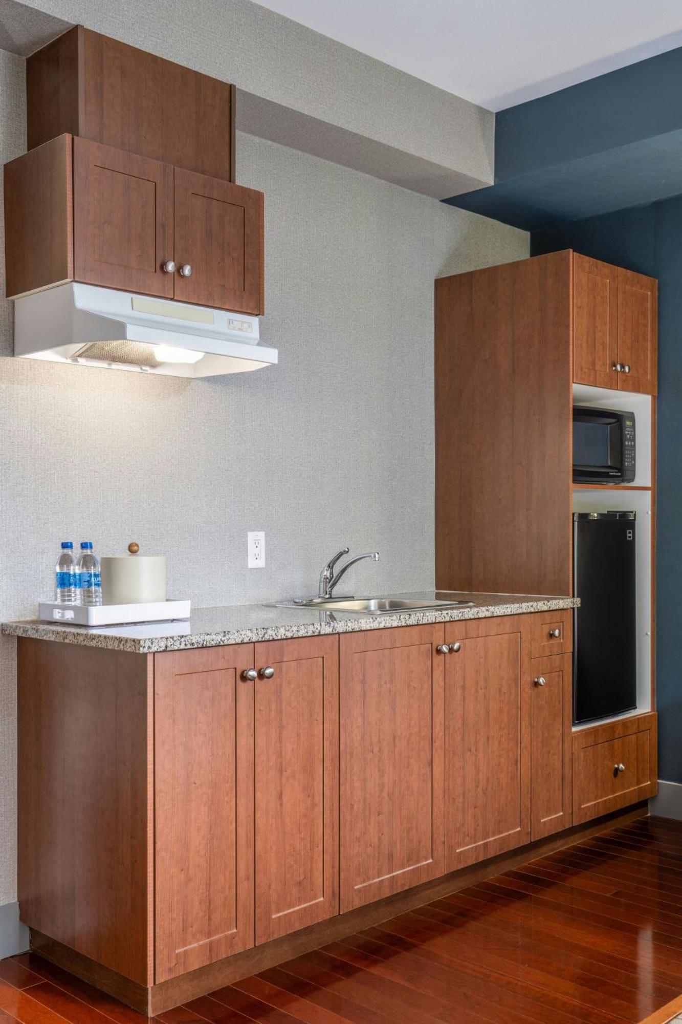 Four Points By Sheraton Victoria Gateway Langford Exteriér fotografie